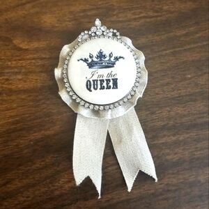 Rhinestone "I'm the Queen" Pin
